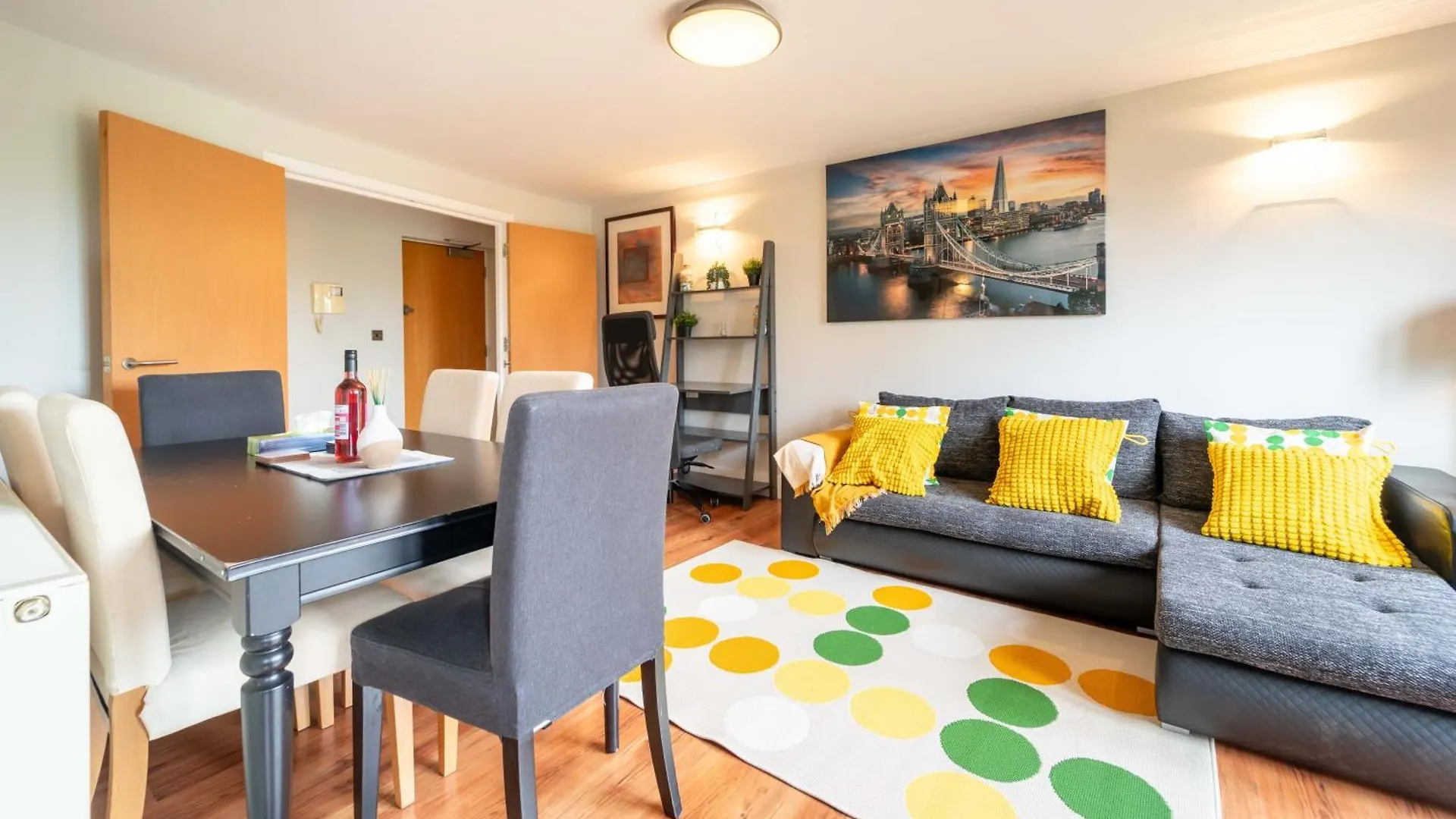 Luxury Docklands 2Bed Apt- Close To Excel- Canary Wharf- City Airport - 02 Arena- Free Parking- Ps 4 Londres 0*,  Reino Unido