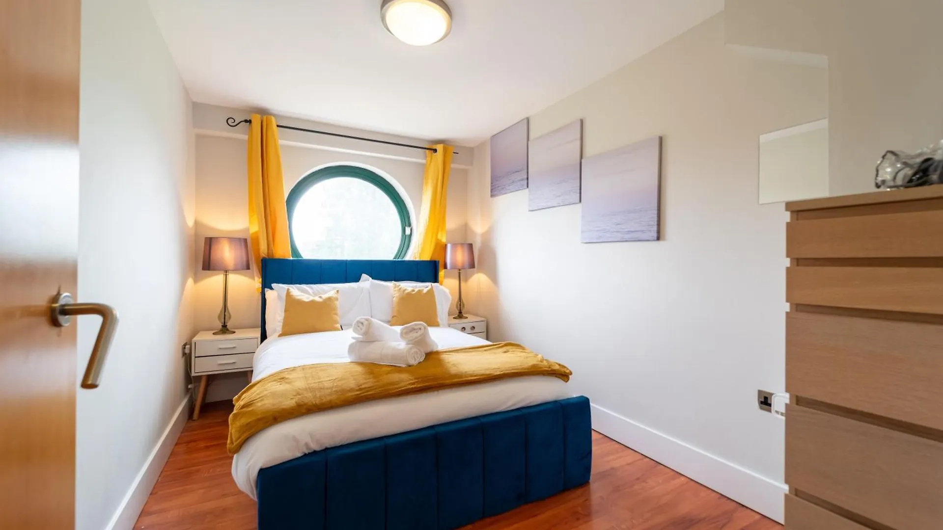 Apartment Luxury Docklands 2Bed Apt- Close To Excel- Canary Wharf- City Airport - 02 Arena- Free Parking- Ps 4 London