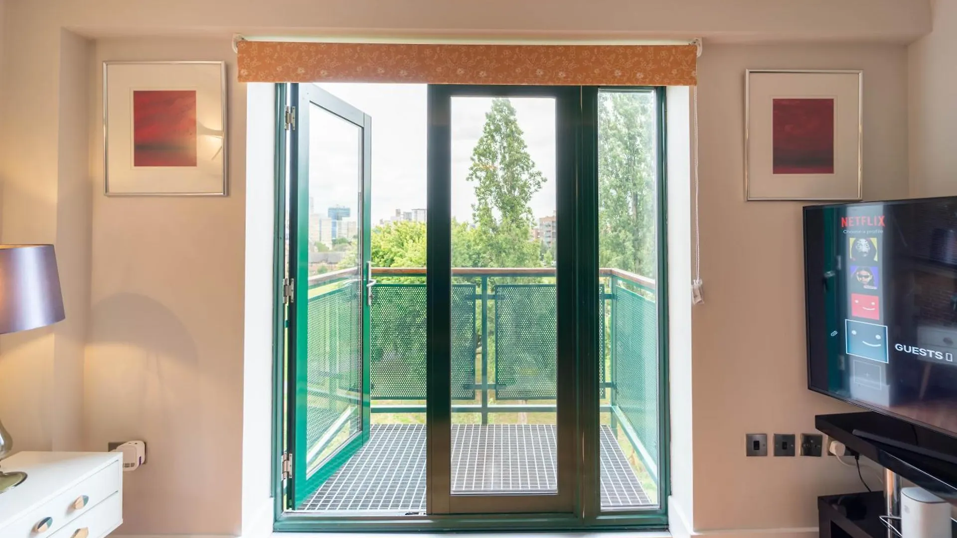 Apartment Luxury Docklands 2Bed Apt- Close To Excel- Canary Wharf- City Airport - 02 Arena- Free Parking- Ps 4 London