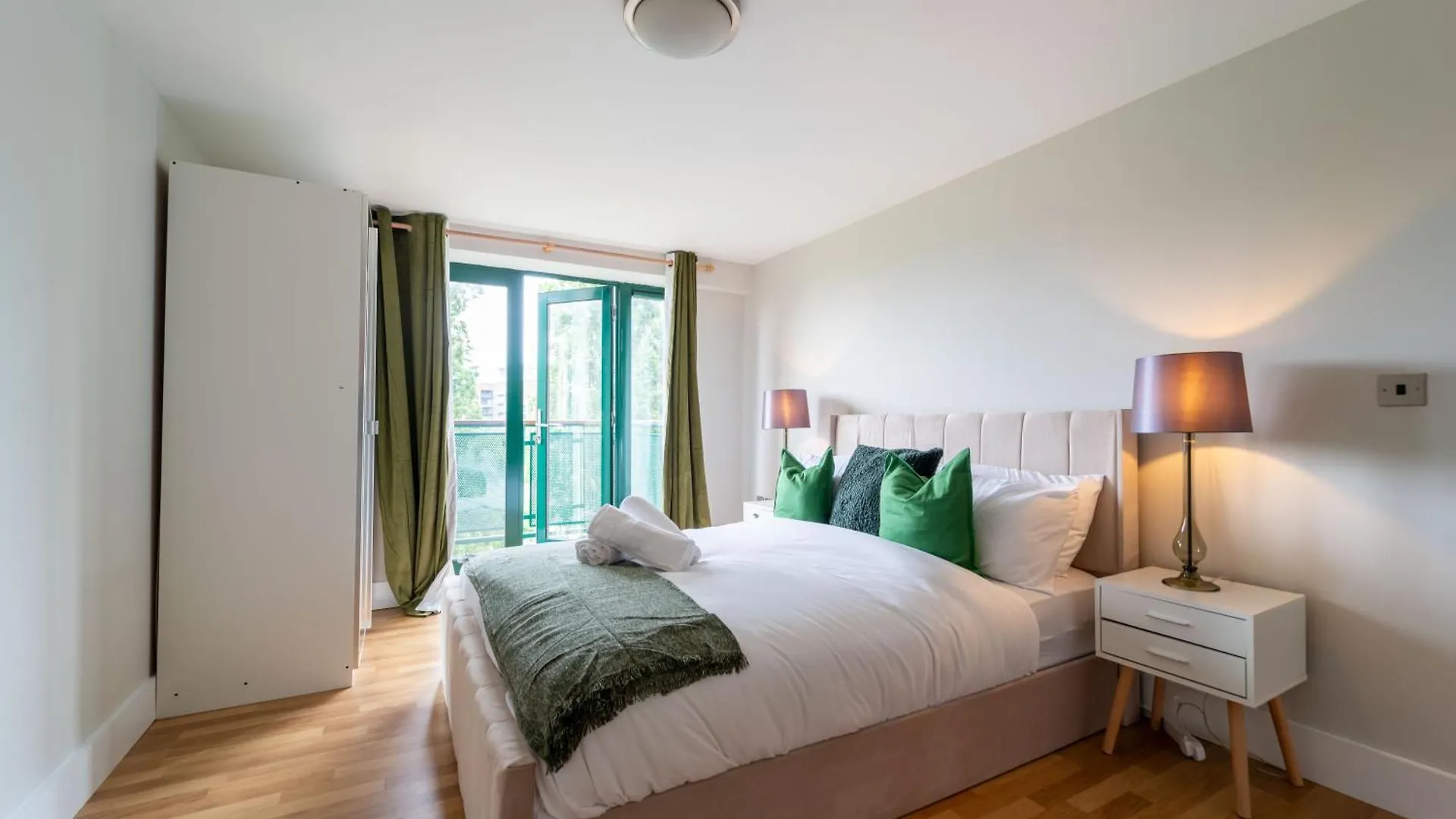 Apartment Luxury Docklands 2Bed Apt- Close To Excel- Canary Wharf- City Airport - 02 Arena- Free Parking- Ps 4 London United Kingdom