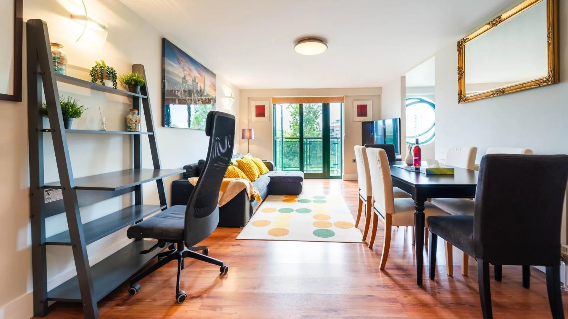 Luxury Docklands 2Bed Apt- Close To Excel- Canary Wharf- City Airport - 02 Arena- Free Parking- Ps 4 London