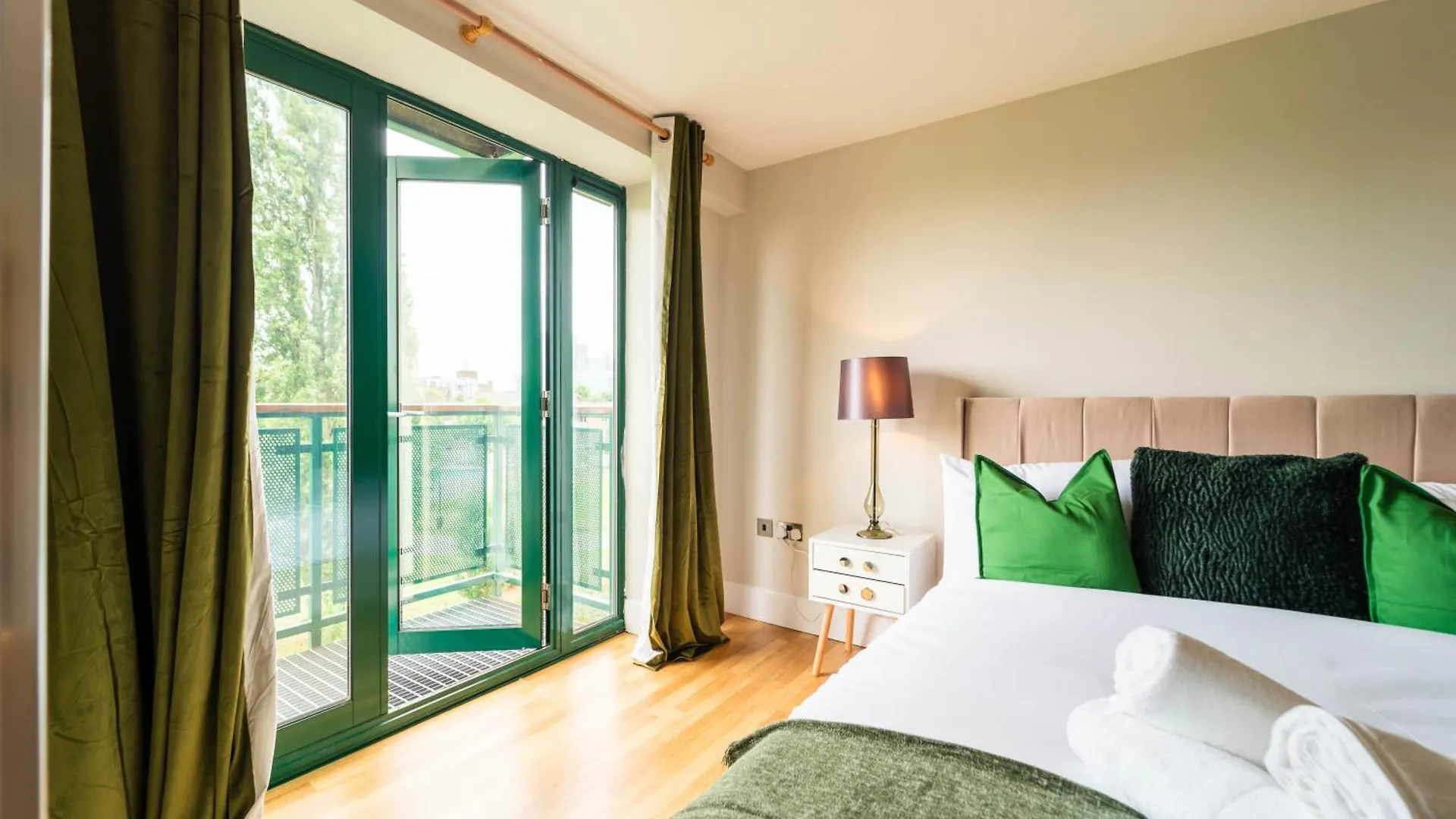 Luxury Docklands 2Bed Apt- Close To Excel- Canary Wharf- City Airport - 02 Arena- Free Parking- Ps 4 London United Kingdom