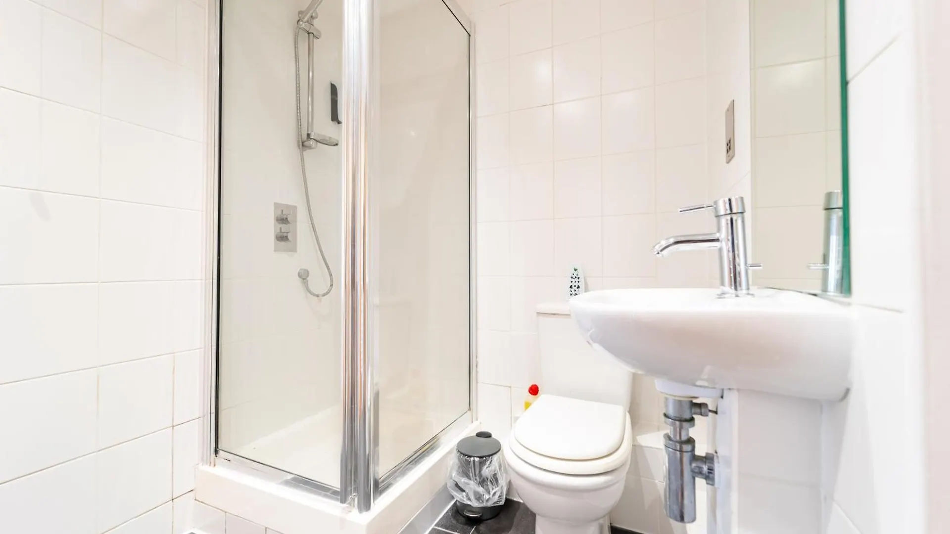Apartment Luxury Docklands 2Bed Apt- Close To Excel- Canary Wharf- City Airport - 02 Arena- Free Parking- Ps 4 London