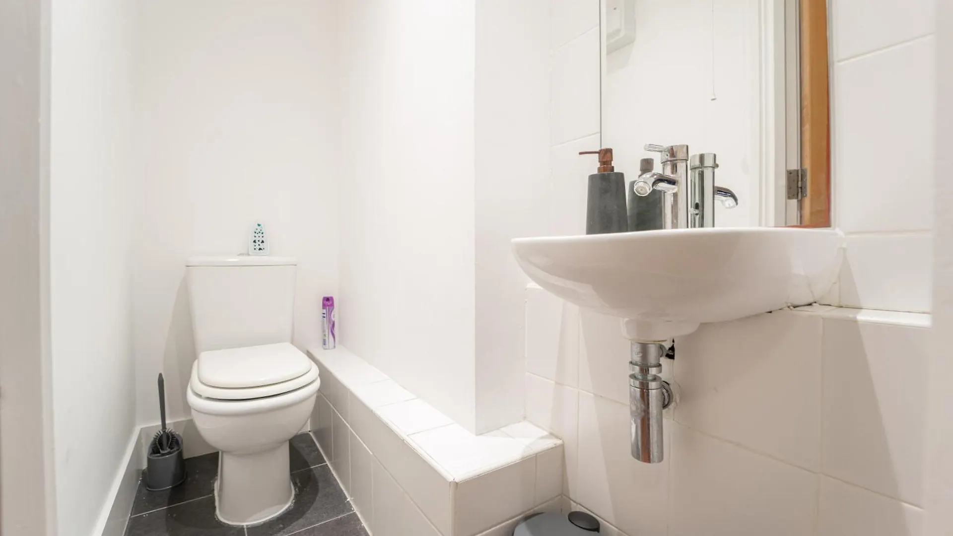 Luxury Docklands 2Bed Apt- Close To Excel- Canary Wharf- City Airport - 02 Arena- Free Parking- Ps 4 London