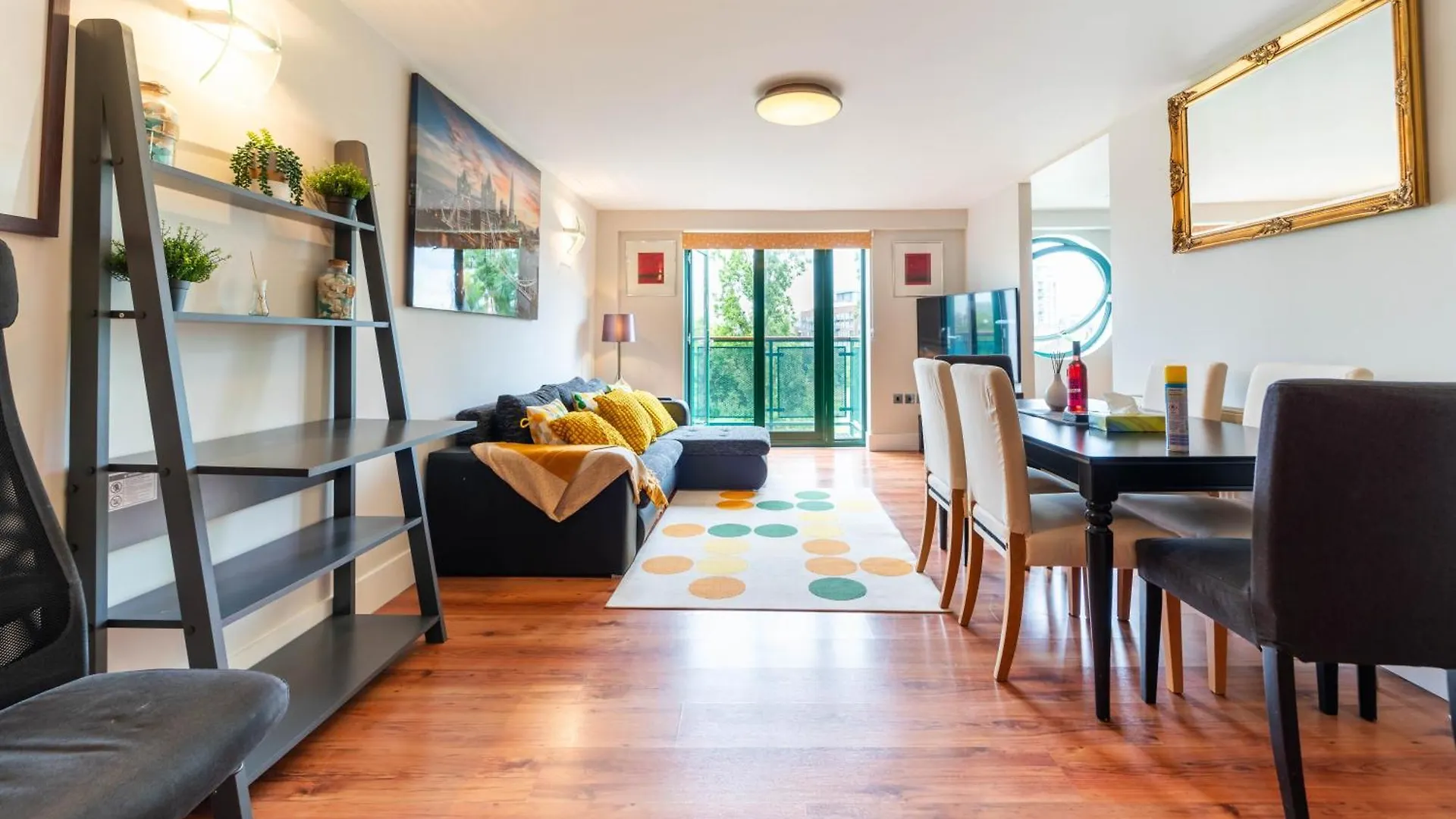 Apartment Luxury Docklands 2Bed Apt- Close To Excel- Canary Wharf- City Airport - 02 Arena- Free Parking- Ps 4 London