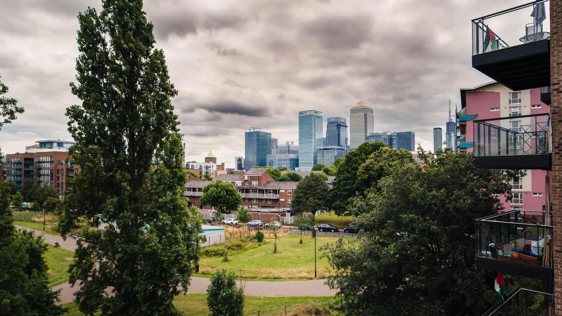 Luxury Docklands 2Bed Apt- Close To Excel- Canary Wharf- City Airport - 02 Arena- Free Parking- Ps 4 London Apartment